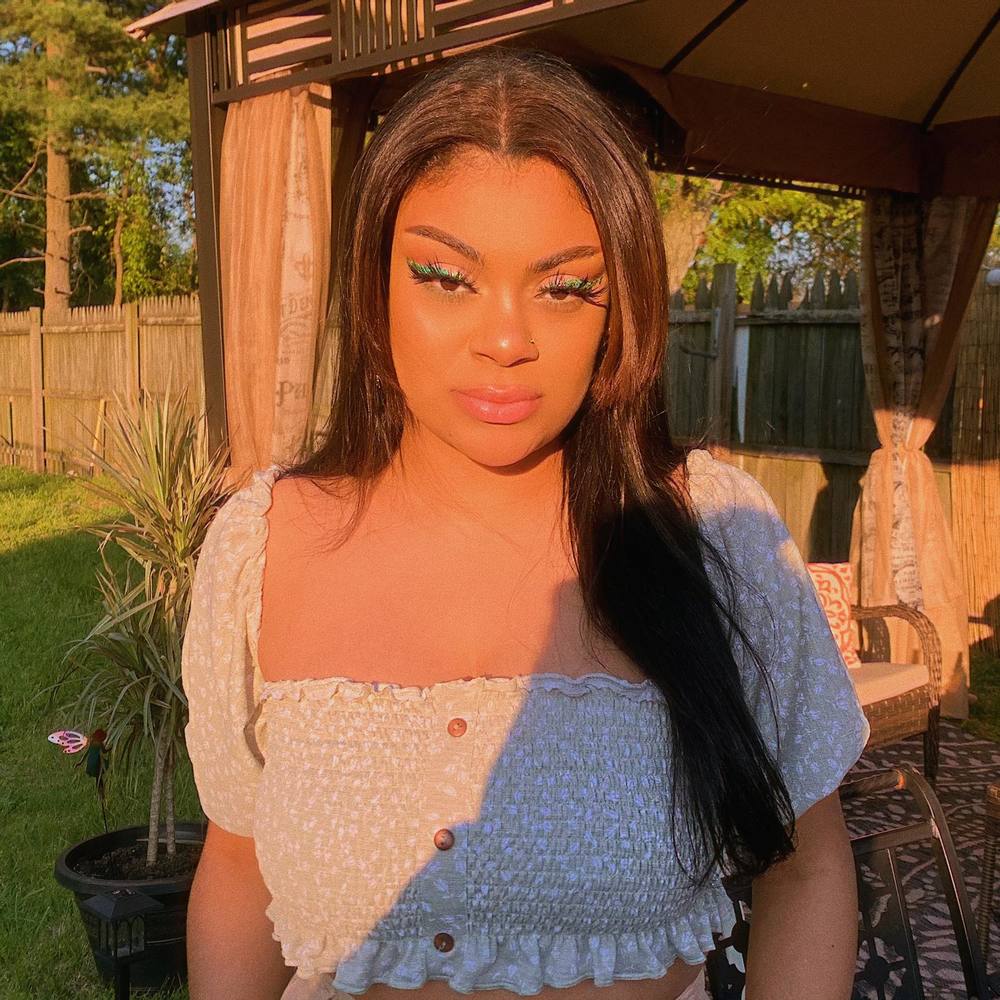 Meet your Posher, Eve